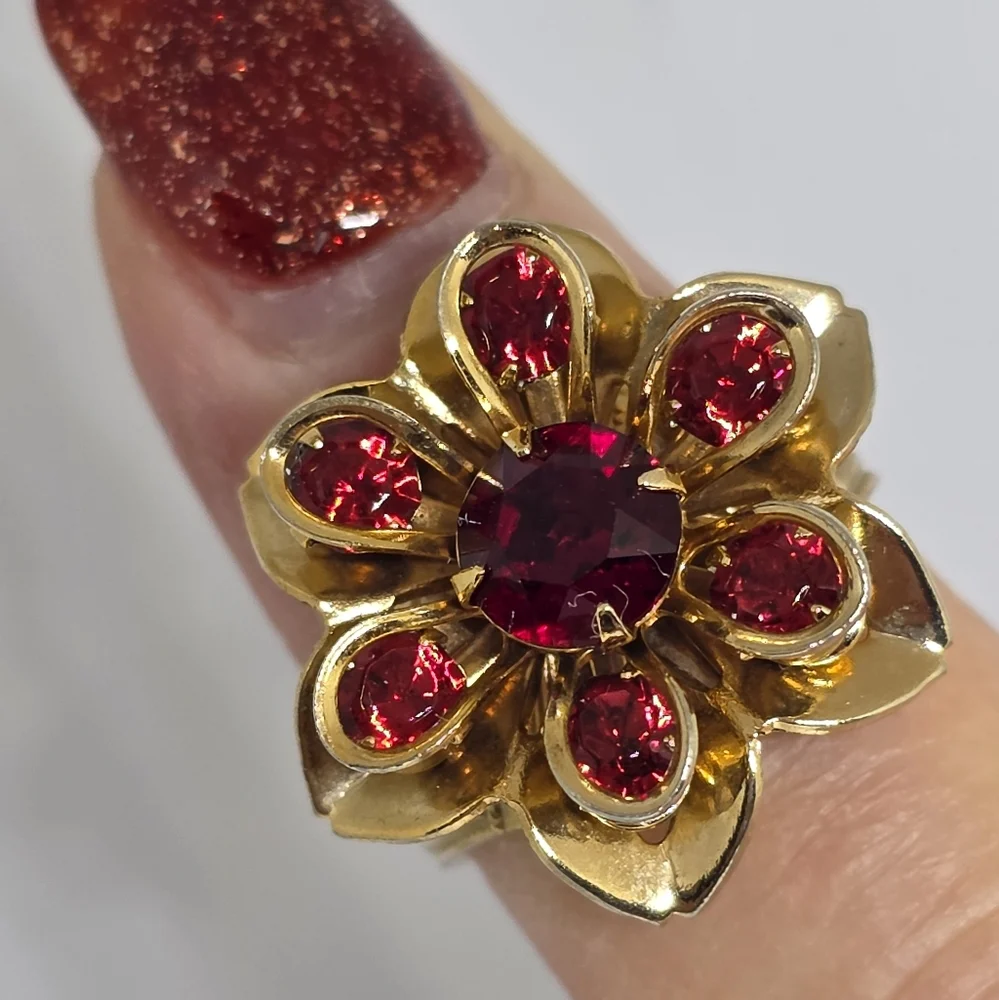 Vintage Floral Flower Red Rhinestone Prong Set Gold Fashion Ring Adjustable